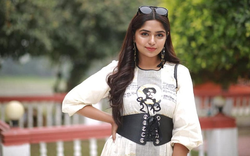 শেখ হাসিনা চরিত্র থেকে বাদ পড়লেন হিমি